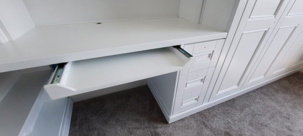 Pull-out keyboard